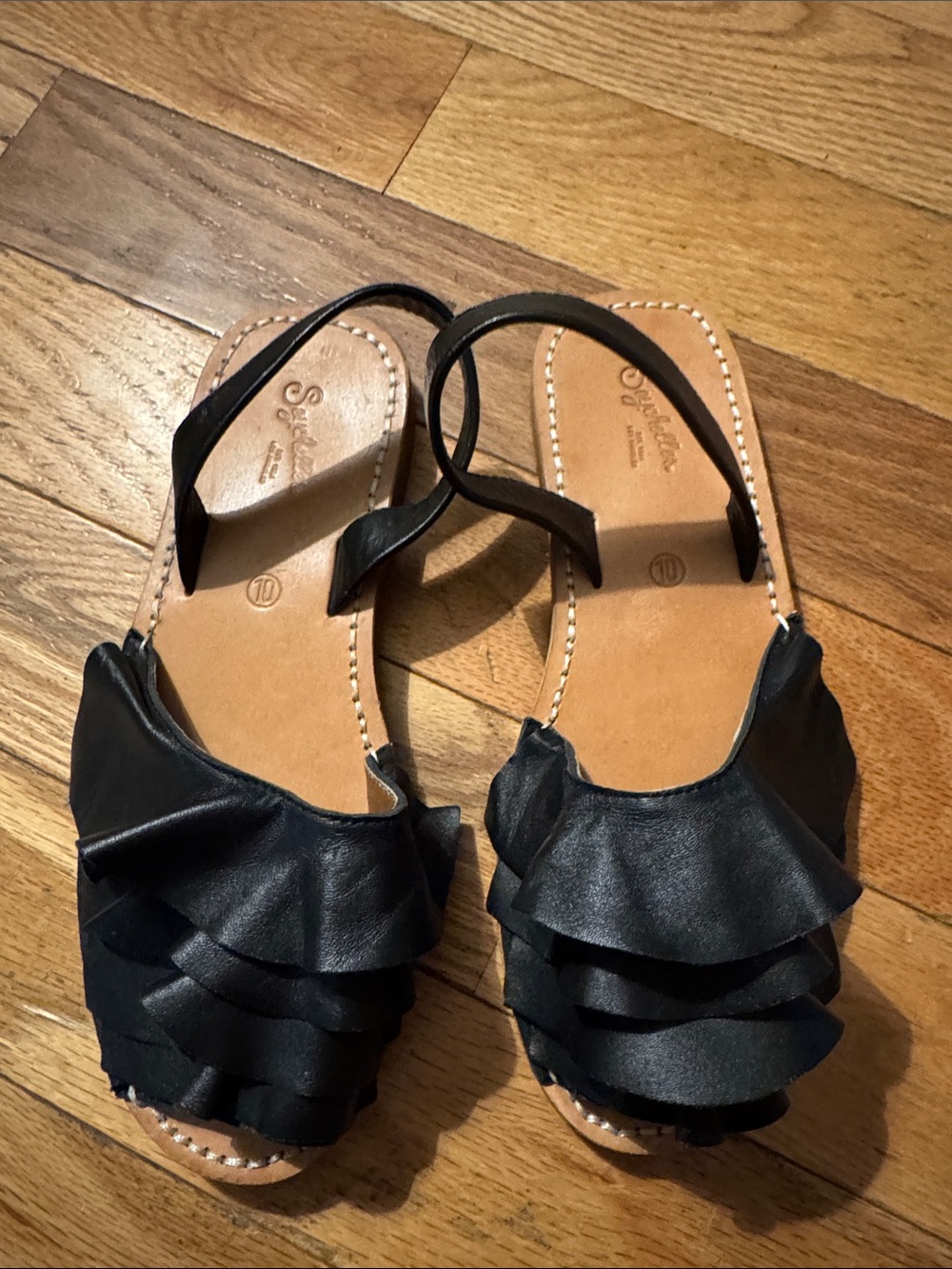 Seychelles Peace Of Mind Ruffle Sandals Black 10. - Picture 6 of 7